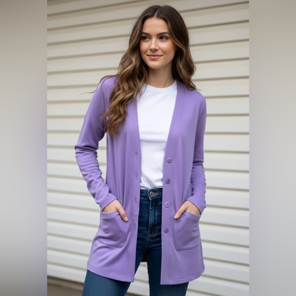 NWOT Isaak Mizrahi Live Essential Lavender V-Neckline Cardigan, Front buttons, M